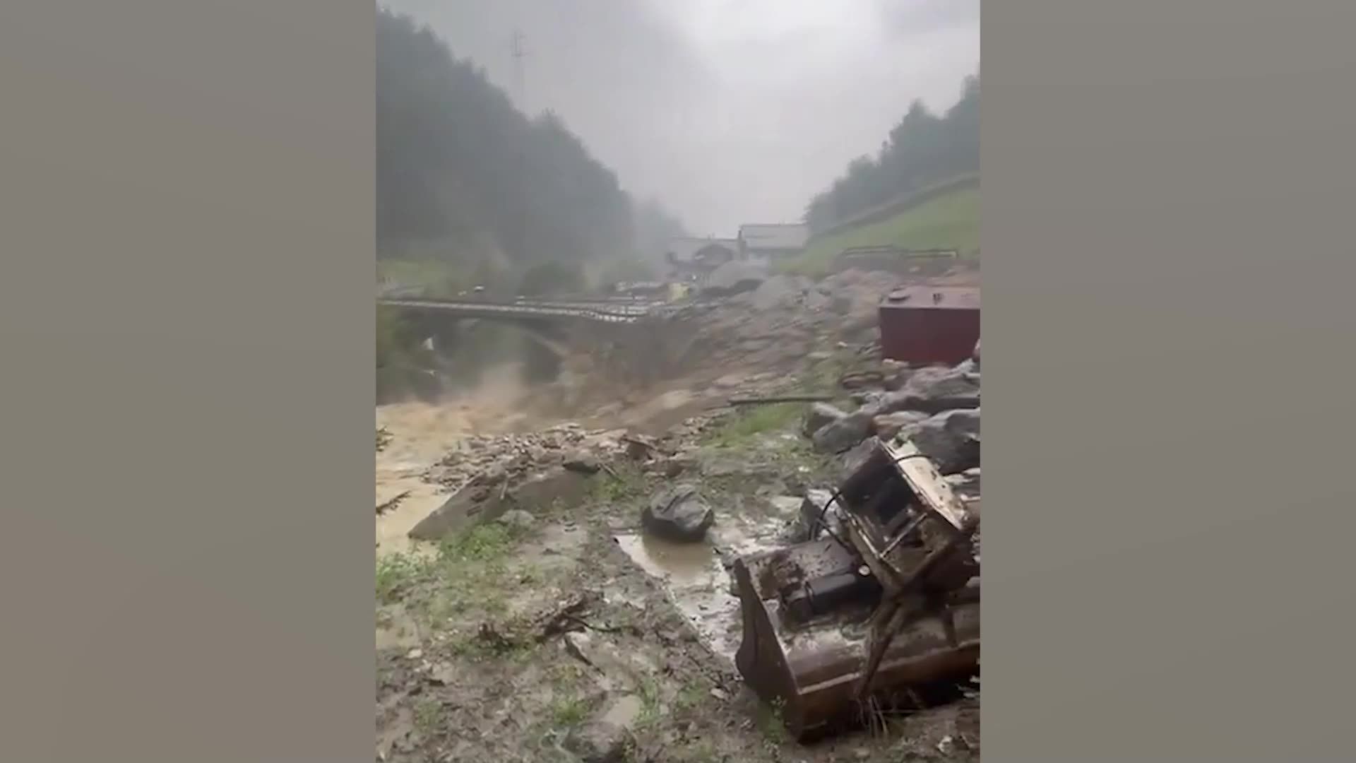 La vallée de Saas coupée du monde: plus de 2000 touristes bloqués